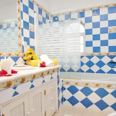 Palace Luxury 5 Bed W Heatable Pool, Jacuzzi Games Wf Armacao de Pera