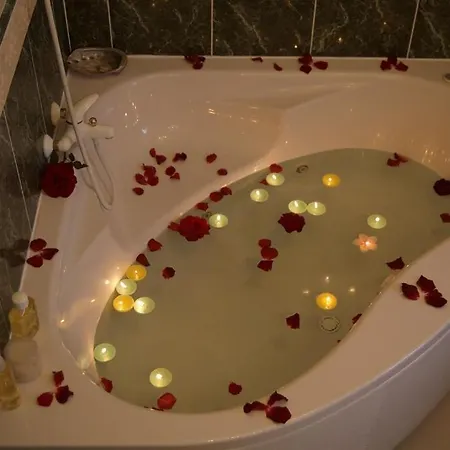 Palace Luxury 5 Bed W Heatable Pool, Jacuzzi Games Wf
