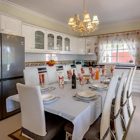 Palace Luxury 5 Bed W Heatable Pool, Jacuzzi Games Wf Villa Armacao de Pera