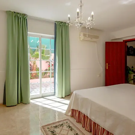 Palace Luxury 5 Bed W Heatable Pool, Jacuzzi Games Wf Villa